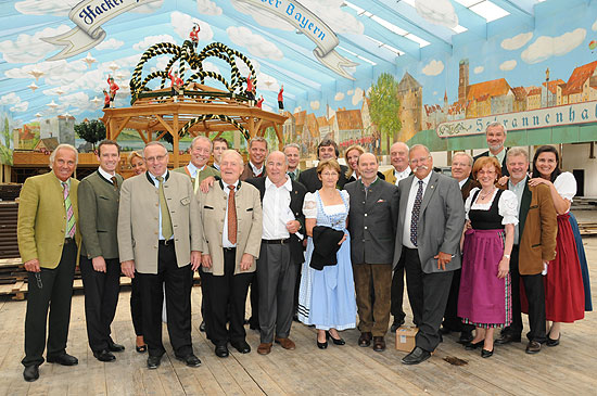 Die Wiesnwirte der großen Festzelte 2010 (Foto: Ingrid Grossmann)